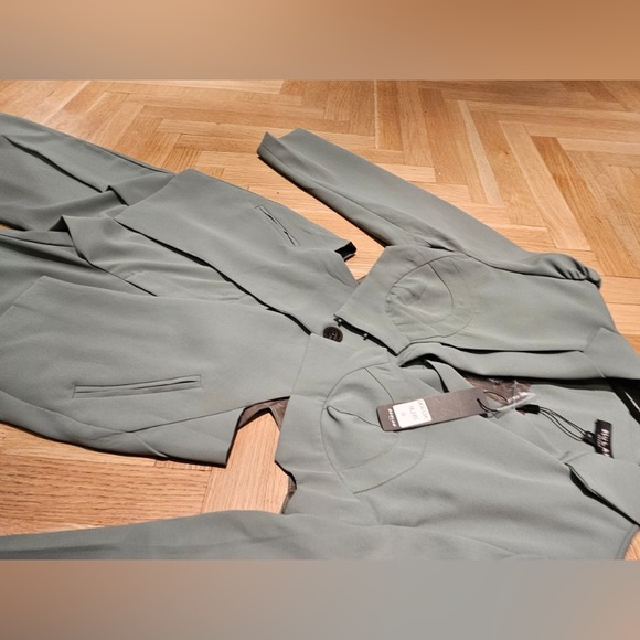 Beulah sets - DC6136 olive- cutout blazer and pants - Picture 3 of 7